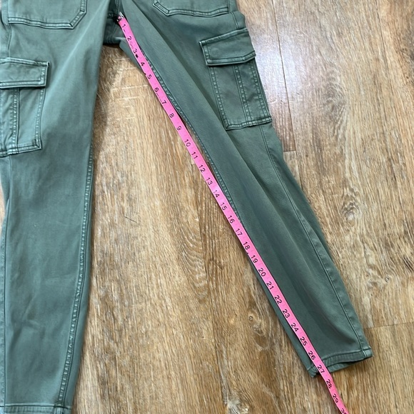 Spanx Stretch Twill Ankle Cargo Jogger Pants Soft Sage Women's Sz Medium P EUC - Picture 12 of 14